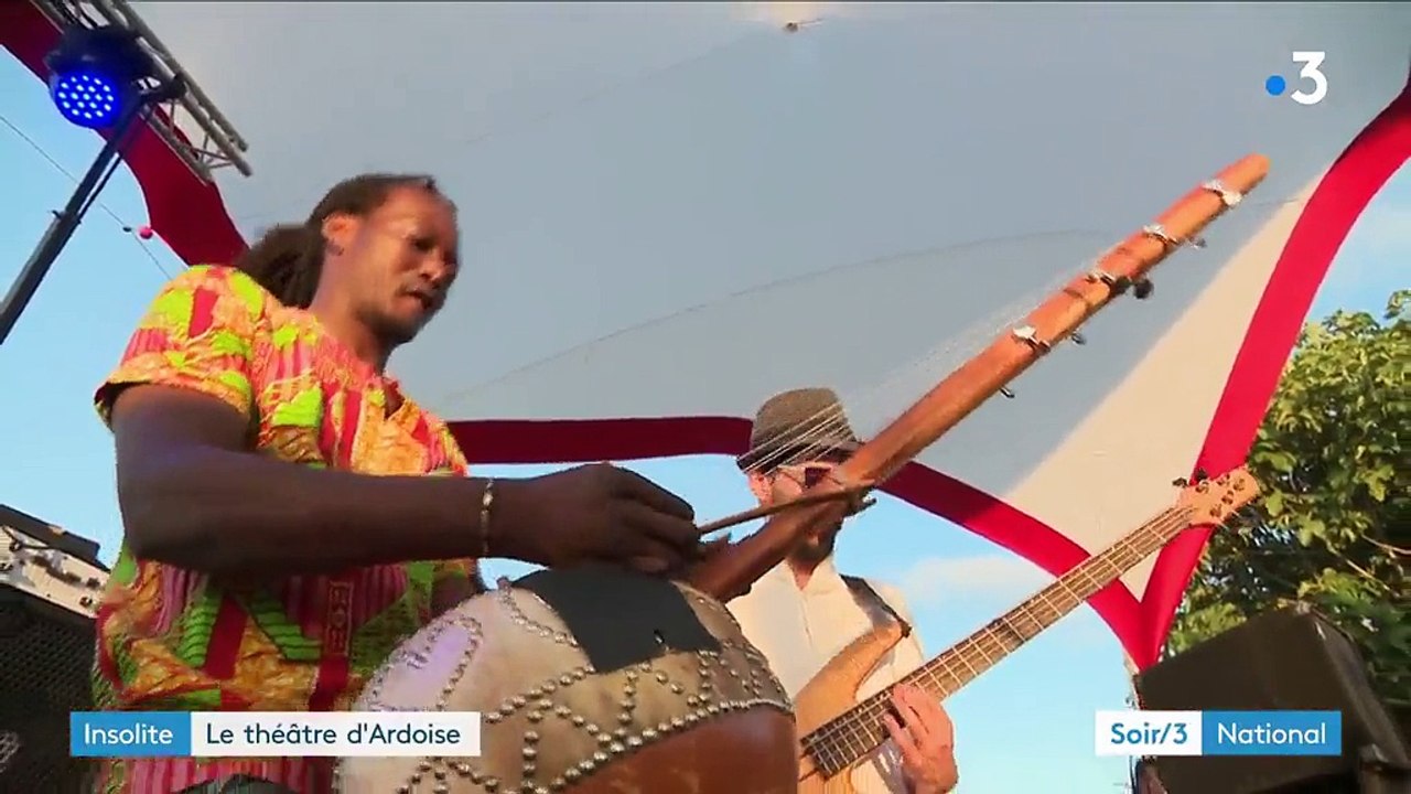 Charente-Maritime : un théâtre au milieu des huîtres à Dolus d'Oléron