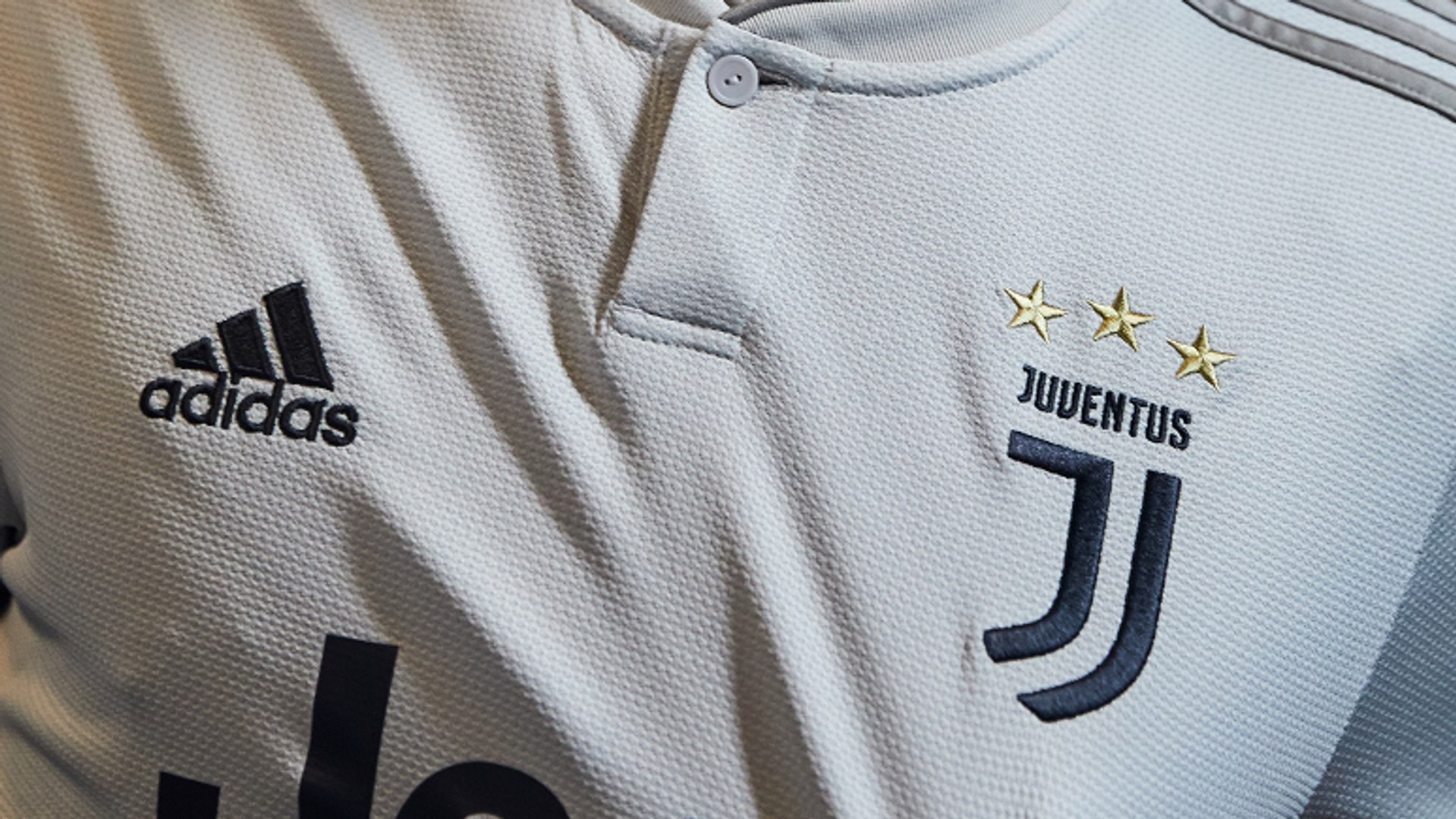 La Juventus Turin dévoile son maillot extérieur 2018-2019 - Vidéo  Dailymotion