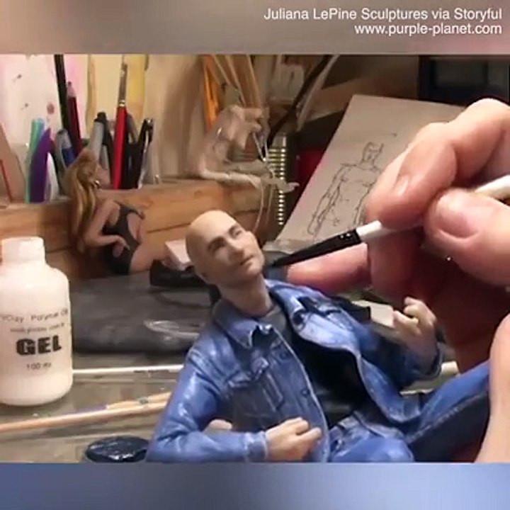 This sculpture looks exactly like John Lennon! 