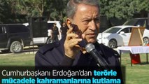 Hulusi Akar, Cumhurbaşkanı Recep Tayyip Erdoğan’ın bayram mesajını Hakkari'de görevli askerlere iPhone telefonundan dinletti
