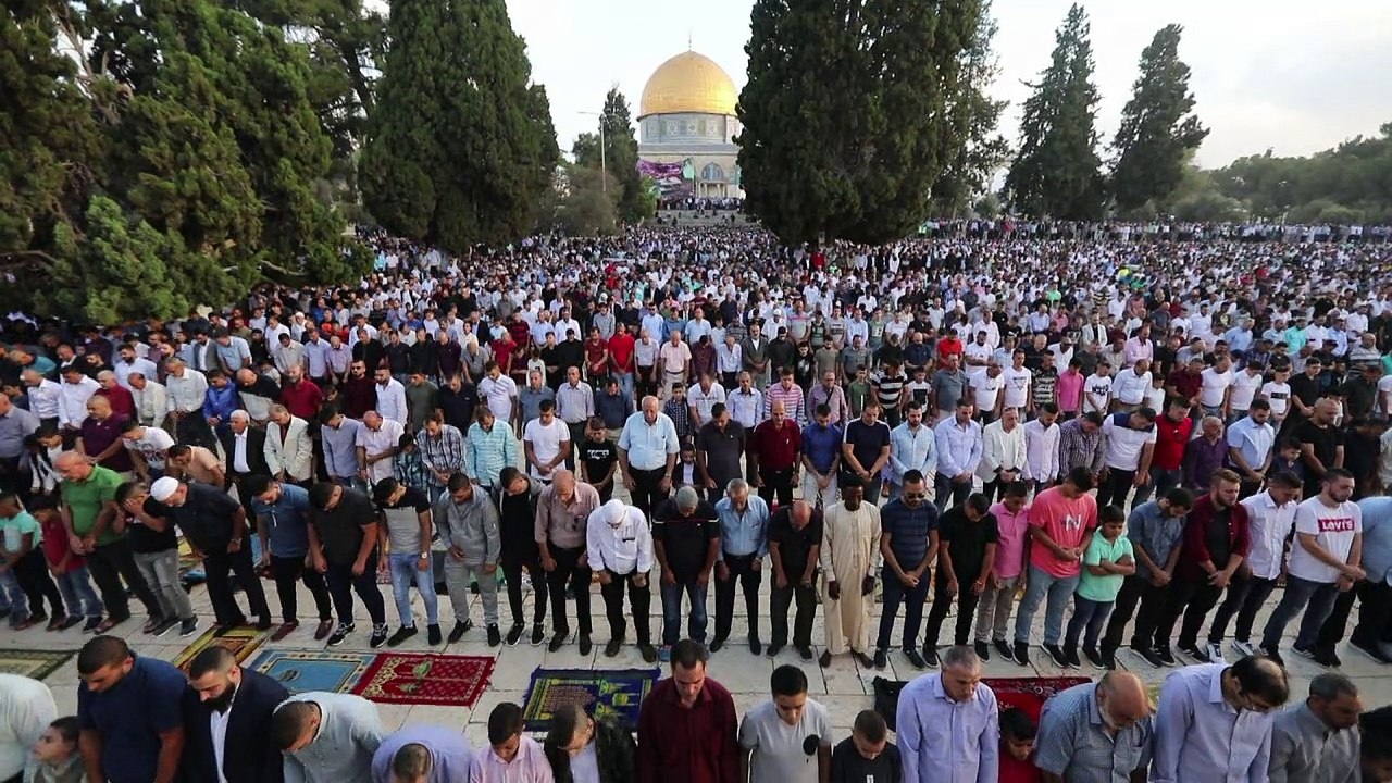 المسلمون يؤدون صلاة عيد الأضحى في المسجد الأقصى