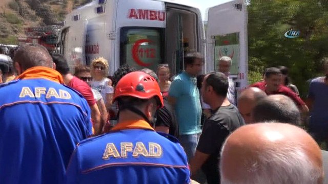 Otomobiller kafa kafaya çarpıştı: 1 ölü, 7 yaralı