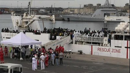 Το «Ντιτσιότι» έδεσε στην Κατάνη, όμως οι πρόσφυγες δεν μπορούν να αποβιβαστούν