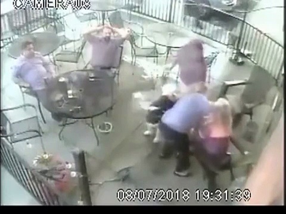 Elle fait l'erreur d'embrasser un chien inconnu et se fait mordre