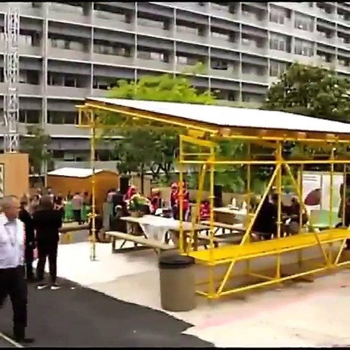 Müslümanlara göre Kafir gavur Yeni Zelendada ihtiyacı olanlar için, ihtiyaç fazlası yiyeceklerin konulduğu sokaklardaki buzdolapları.