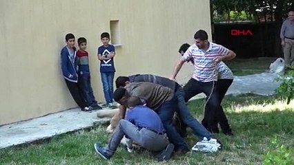Türkiye'nin değişmeyen bayram tablosu; kurbanlar yine çocukların gözü önünde kesildi