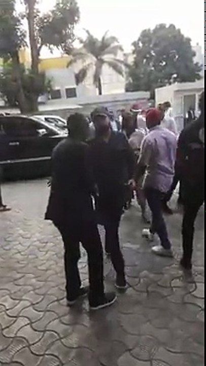 Yello la famille l'arrivé de Fally Ipupa à Brazzaville!Tokos!