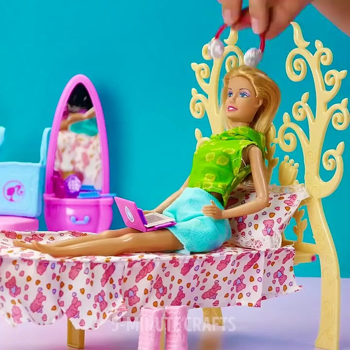 20 CLEVER BARBIE HACKS AND CRAFTS