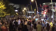 Muğla Tatilciler Gündüz Plajları, Akşam Caddeleri Doldurdu