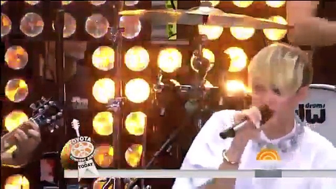 Miley Cyrus Party in the U.S.A (On Today Show)
