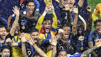 "Le foot c'est une grosse affaire de fric", déclare Geneviève de Fontenay sur RTL