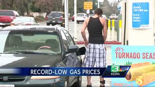 Drop in gas prices helps holiday travelers