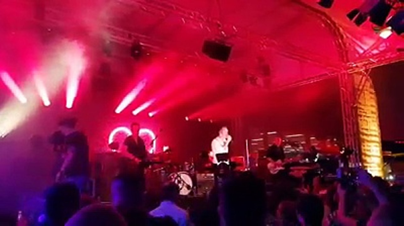 Und was darf bei einem Konzert von Züri West nicht fehlen? Genau, 'I schänke dr mis Härz'. Ein toller erster Abend beim Vaduz Soundz.