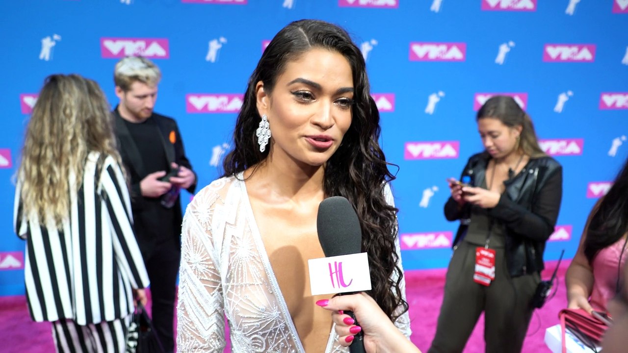 Irina Shayk Interview MTV VMAS 2018 EXCLUSIVE | Hollywoodlife