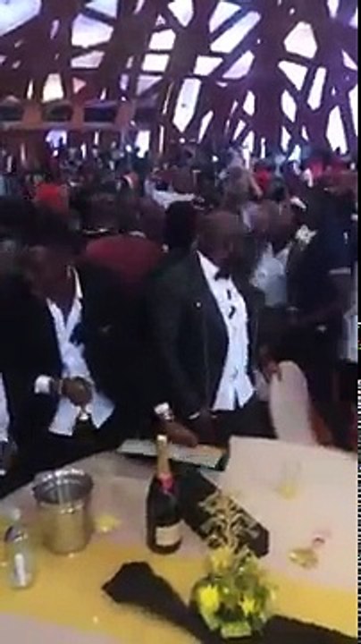 DJ ARAFAT MEILLEUR ARTISTE DE LANNÉE new AUX AWARDS DU COUPÉ DÉCALÉ