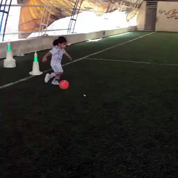 Cet enfant de 5 ans est un génie du foot