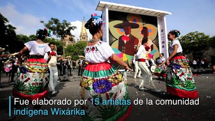 Récord Guinness en México por enorme mosaico de cuentas