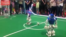 【Video】Robots named NAO from SoftBank Robotics are playing football at the #WorldRobotConference in Beijing. With the technology of facial recognition and sonar