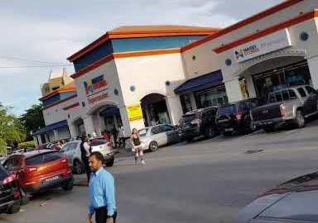 Terrified Shoppers Flee as Earthquake Rocks Trinidad Store
