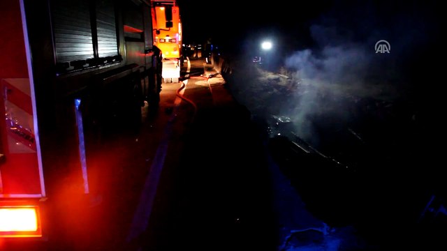 Köprüden devrilen tır yandı: 1 ölü - SİVAS