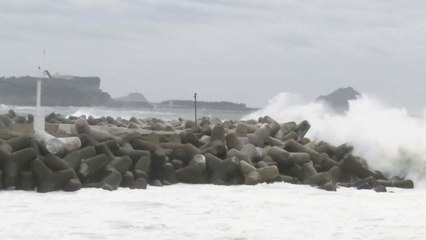 제주 남쪽 접근 태풍 '솔릭'...바람·파도 강해져 / YTN