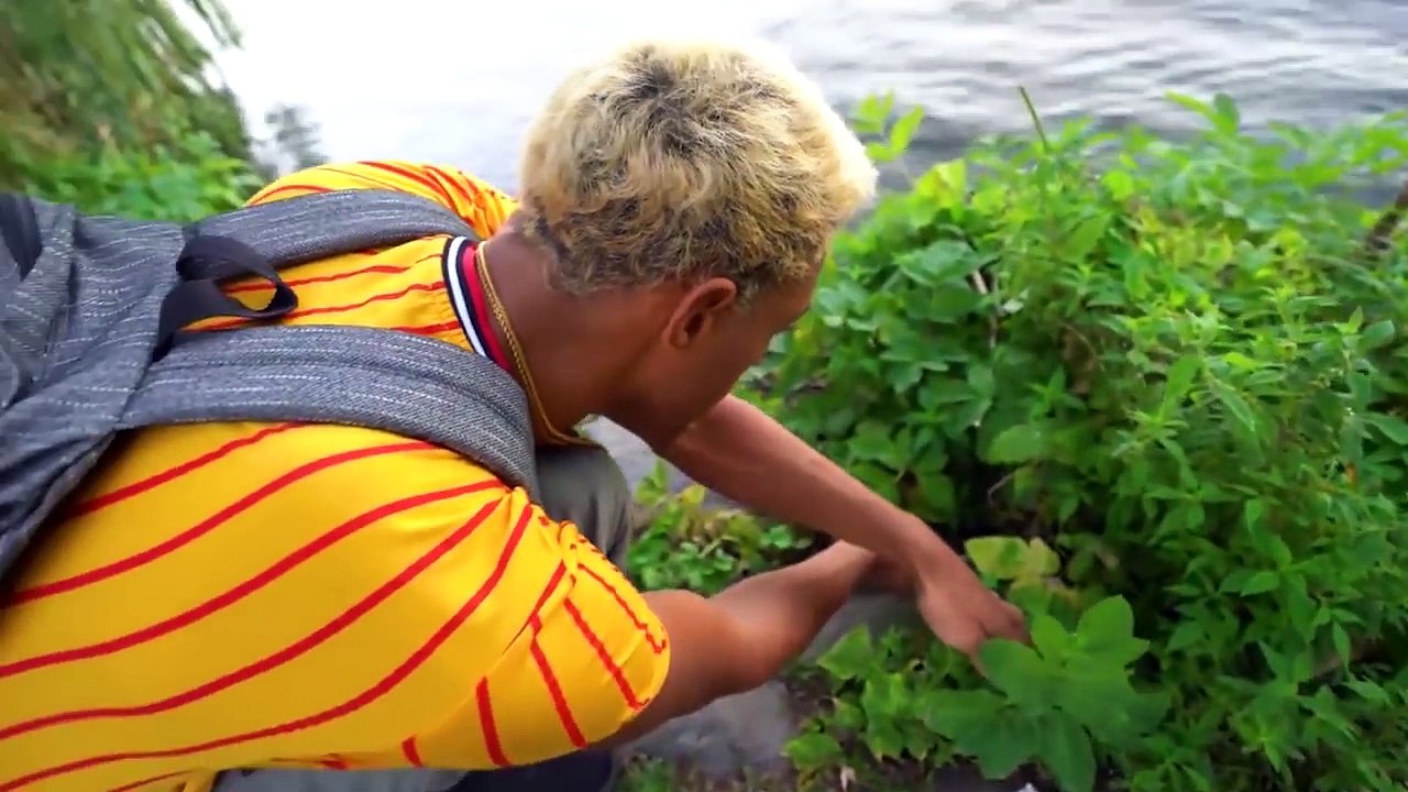 Katja Krasavic gönnt sich vor Kamera bei BigBrother - Simon Desue findet Waffe im Wald, nicht