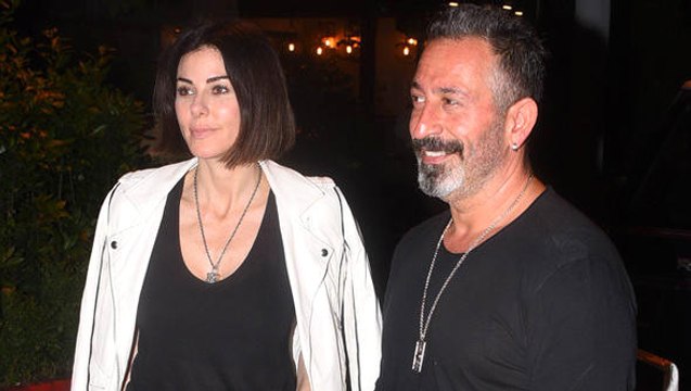 Cem Yılmaz, Sosyal Medya Hesabından İlk Kez Defne Samyeli ile Birlikte Olduğu Pozunu Paylaştı