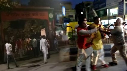 सिदधू पर विवाद- पुतले जलाने को लेकर यूपी में पुलिस से भिड़े भाजपाई, लाठीचार्ज