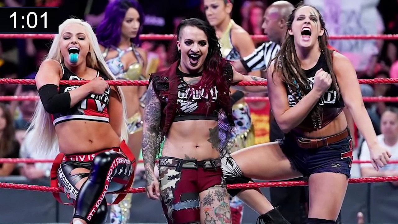 Roman Reigns TURNS HEEL In Shield Reunion?! Triple H RETURNS! | WWE Raw, Aug. 20, 2018 Review