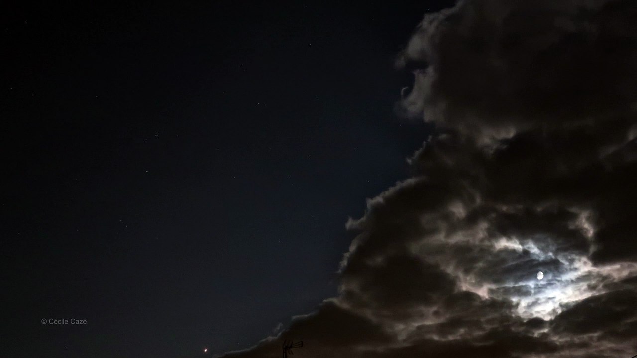 timelapse lune, étoiles et nuages