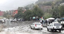 Trabzon'da Sel ve Heyelan; Karayolu Ulaşıma Kapandı