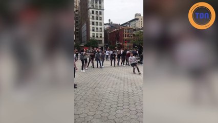 Elle piège des dizaines d'hommes sur un site de rencontre et les fait s'affronter pour décrocher un rendez-vous !