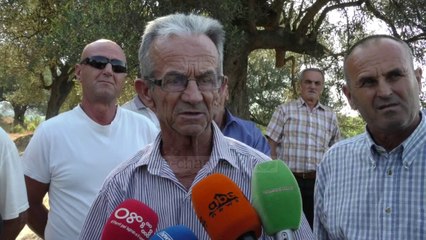 Rrugës së fshatit i del pronari, banorët dalin në protestë - Top Channel Albania - News - Lajme
