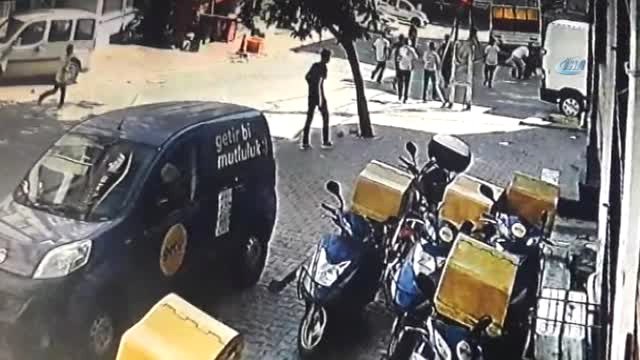 Esenyurt'ta Kaçan Kurbanlık Boğa Dehşet Saçtı... O Anlar Kamerada