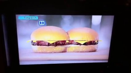 Très mauvais timing pour cette pub pour les burgers Hungry Jacks