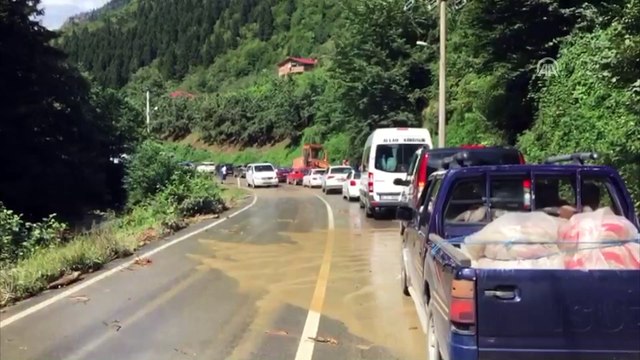 Şiddetli yağış - Maçka-Sümela yolunda iki noktada heyelan - TRABZON