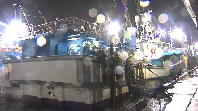 제주 전역 태풍 경보...파도 해안가 위협 / YTN