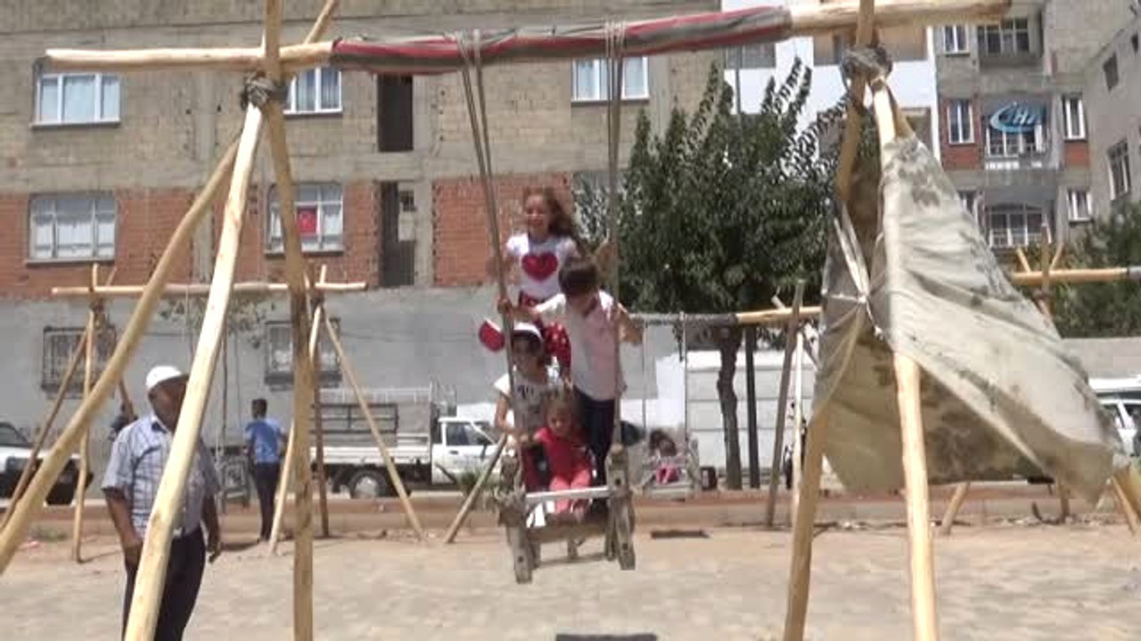 Suriyeli Çocuklar Bayram Yerinde Gönüllerince Eğleniyor