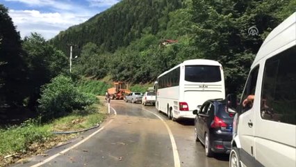 Şiddetli Yağış - Maçka-Sümela Yolunda İki Noktada Heyelan