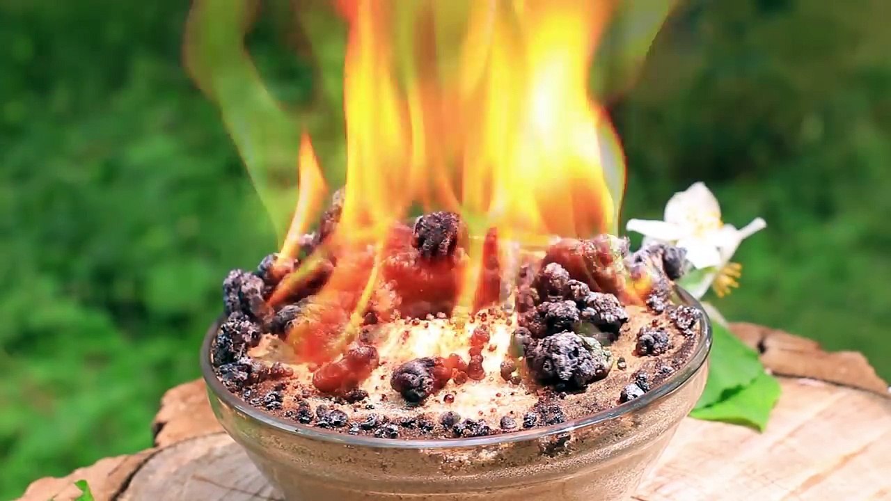 12 EXPÉRIENCES INCROYABLES QUE VOUS POUVEZ FAIRE À LA MAISON