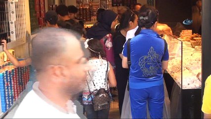 Vatandaşlar bayramda Taksim’e akın etti