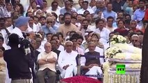 مراسم تشييع وحرق جثمان رئيس وزراء الهند الذي حولها إلى قوة نووية