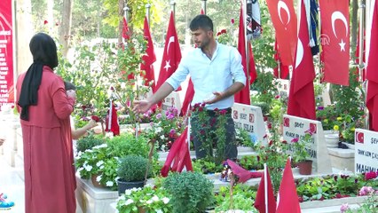 Bayramda şehitlikler unutulmadı - ANKARA