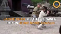 Jackie Chan se fait entraîner par un jeune moine shaolin !