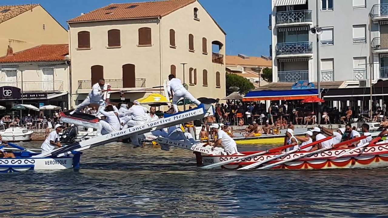 Tournoi de joutes languedociennes pendant la fête de Mèze