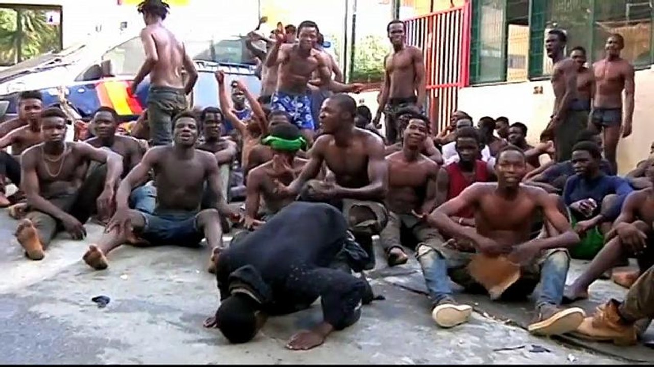 Migranten stürmen spanische Exklave Ceuta