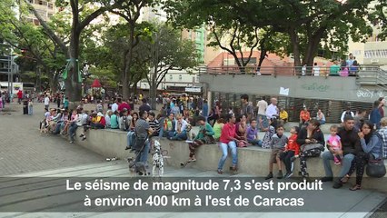 Des Venezueliens reagissent à Caracas apres le seisme de 7,3