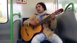 Hombre Cantando Temas De Anime En Transporte Publico :3