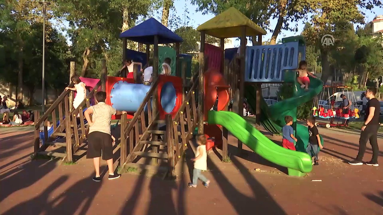 Üsküdar sahilinde bayram yoğunluğu - İSTANBUL