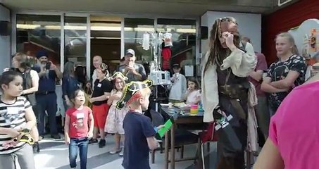 Johnny Depp as “Captain Jack Sparrow” sails into Vancouver to visit patients at BCCH [FULL